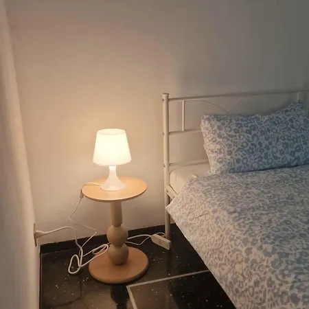Stanza Genova