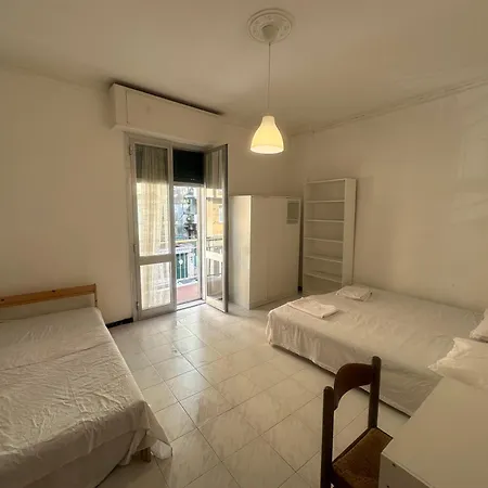 Accommodatie bij particulieren Cozy Room Near City Center Genua